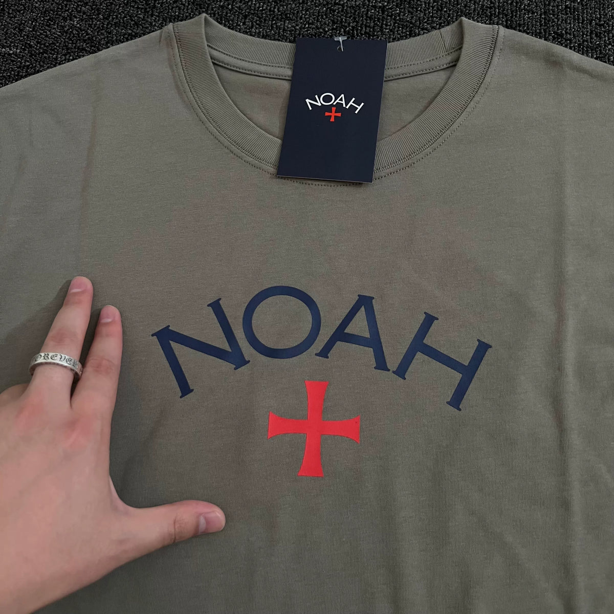 Unisex Heavyweight Cotton Long Sleeve Tee, Matcha Gray Cross Print